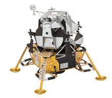 Load image into Gallery viewer, Gift Set Apollo 11 Lunar Module Eagle (scale 1 : 48)