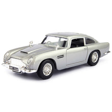 Load image into Gallery viewer, Aston Martin D85 (James Bond) Silver (scale 1 : 24)